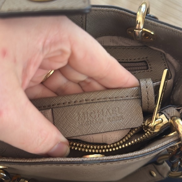 MICHAEL MICHAEL KORS Cynthia Saffiano Leather Satchel - Picture 11 of 14